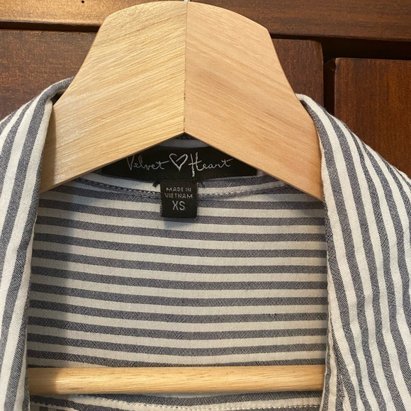 Embroidered shirt - Picture 2 of 3